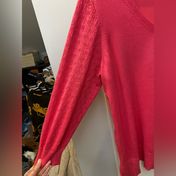 Cable & Gauge plus size casual v-neck pink sweater - Picture 5 of 7